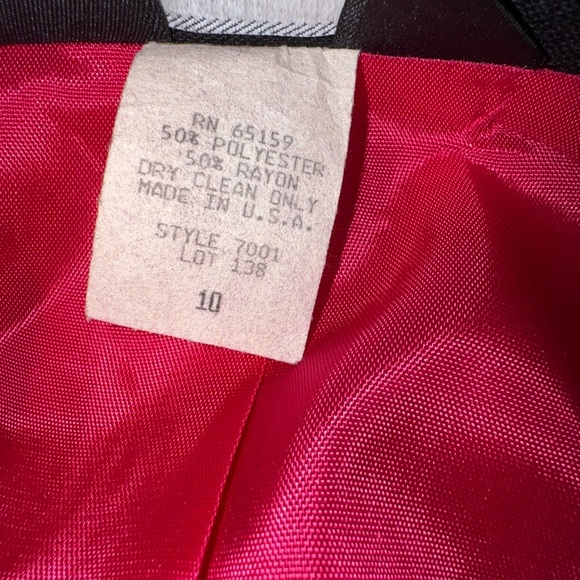 Vintage Pink and Black Structured Blazer with Tailored Pearl Button Design - Picture 8 of 8